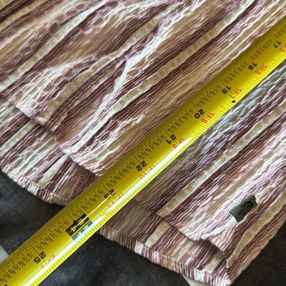 North Face Women's Large Button Roll Long Sleeve Stripe Camp Shirt Pink - Picture 9 of 10